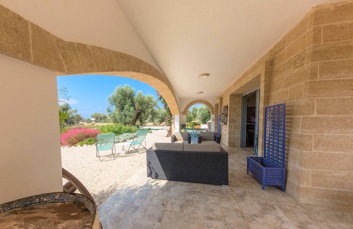 Patu Villa | Inviting Villa with Private Pool, Just 2km from the Beach