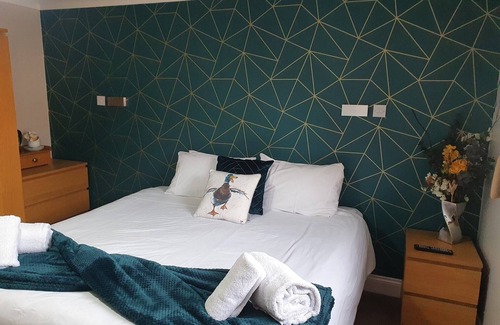 East Harling Bed & Breakfast | Secluded Superking Room at The Nags Head - Rated 9.8/10