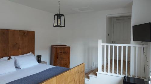 Preston House | Prime City Centre En-Suite Room with Hot Tub & Parking