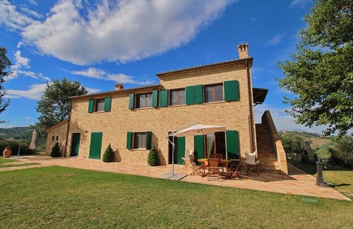Montelabbate Apartment | Idyllic Country Estate with Pool & Ocean Views, Guest Rated 10/10