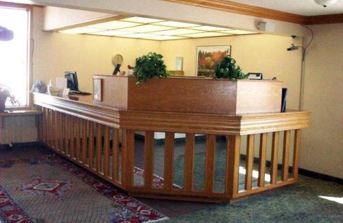 South Lethbridge Hotel | Budget-Friendly Getaway at Superlodge Canada with Breakfast