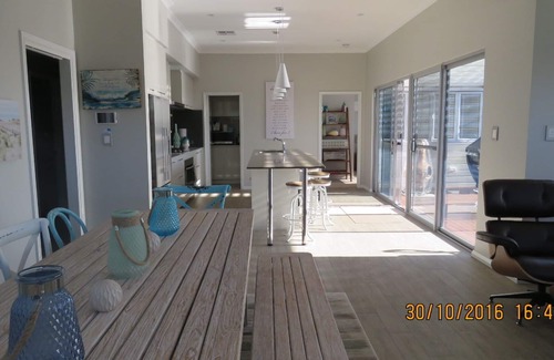 Binningup House | Perfect Family Beach Escape with Breakfast & Kitchen Amenities