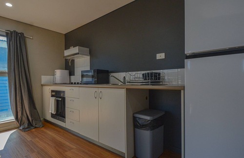 Port Hedland Ski Chalet | Supersized Studio Inexpensive 1x1