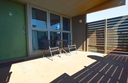 Port Hedland Ski Chalet | Supersized Studio Inexpensive 1x1