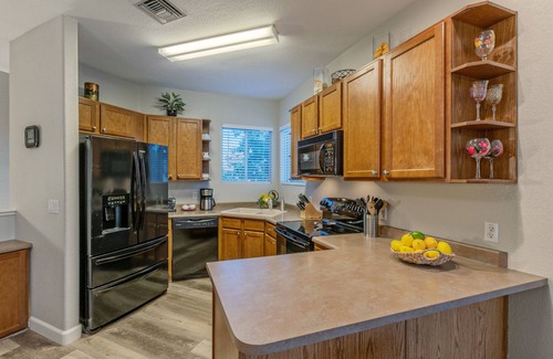 Superstition Lakes Condo | Premium Mesa Superstition Lakes Condo with Pool & Spa