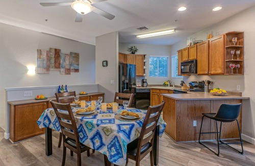 Superstition Lakes Condo | Premium Mesa Superstition Lakes Condo with Pool & Spa