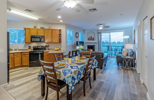 Superstition Lakes Condo | Premium Mesa Superstition Lakes Condo with Pool & Spa