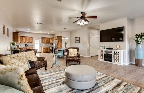 Golden Springs House | Superstition Mountain Desert Escape: Your Ideal Oasis Awaits