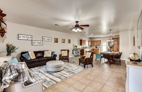 Golden Springs House | Superstition Mountain Desert Escape: Your Ideal Oasis Awaits