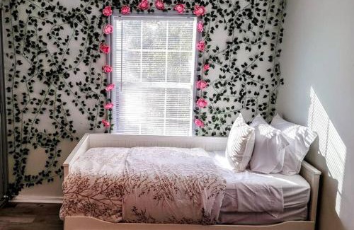Greater East End Apartment | Budget-Friendly Suite #8 at East End Revitalized