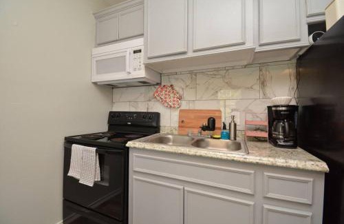 Greater East End Apartment | Budget-Friendly Suite #8 at East End Revitalized