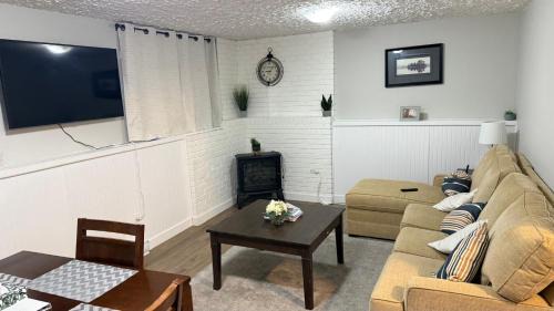 Golden Bed & Breakfast | Supinder's Rentals