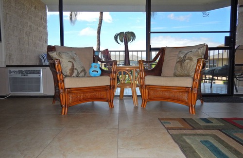 Kihei Condo | Stunning Maui Retreat: Partial Ocean View & Steps to Beach