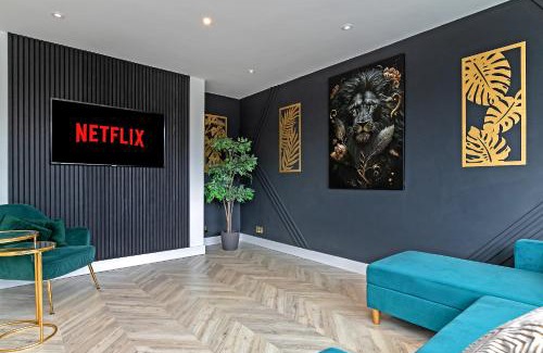Luton Apartment | Prime Luxury Apartment Near Airport with Free Parking