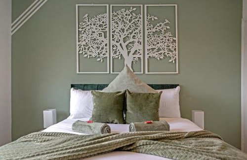 Luton Apartment | Prime Luxury Apartment Near Airport with Free Parking