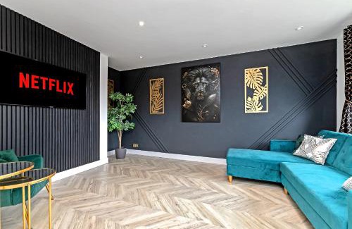 Luton Apartment | Prime Luxury Apartment Near Airport with Free Parking