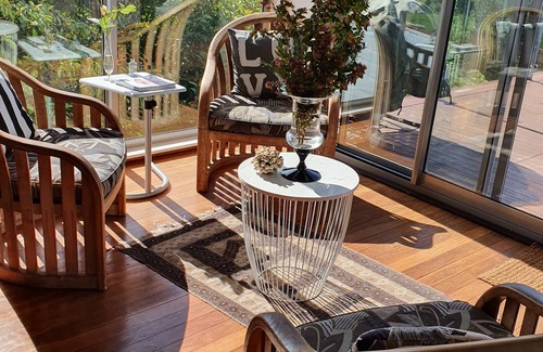 Lorne House | Prime Location - Breathtaking Coastal Views Await You