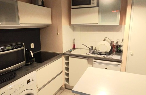 Meaux Apartment | Convenient Studio Near Disneyland with Pool and Breakfast