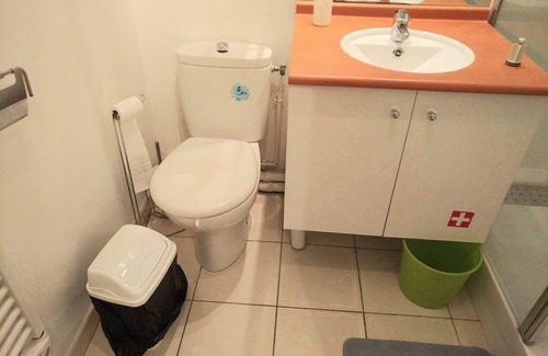 Meaux Apartment | Convenient Studio Near Disneyland with Pool and Breakfast