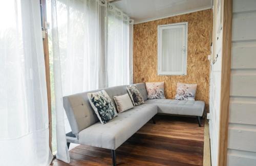 Salazie Apartment | Discover Hibiscus: Family-Friendly Retreat with Pool & Hot Tub