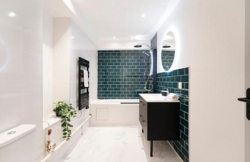 Metz-Centre – Ancienne Ville Apartment | Experience Comfort at Sur la Seille with Hot Tub Access