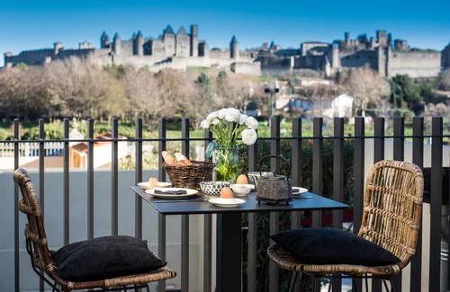Carcassonne Bed & Breakfast | Elegant Sur le quai: Ocean View with Pool & Top Reviews