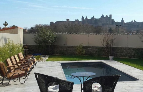 Carcassonne Bed & Breakfast | Elegant Sur le quai: Ocean View with Pool & Top Reviews