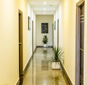 Lakshminarayana Pura Hotel | Budget-Friendly Suraksha Stay with Family Amenities