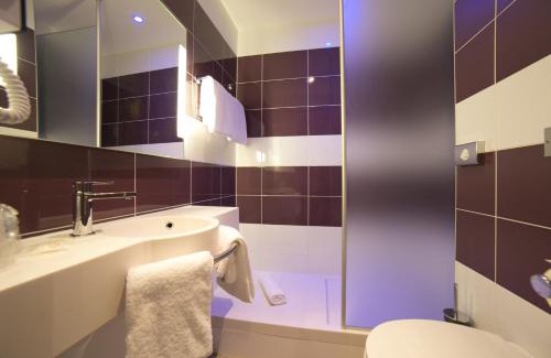Chambray-les-Tours Hotel | Discover The Originals City, Hôtel Le Garden in Tours Sud