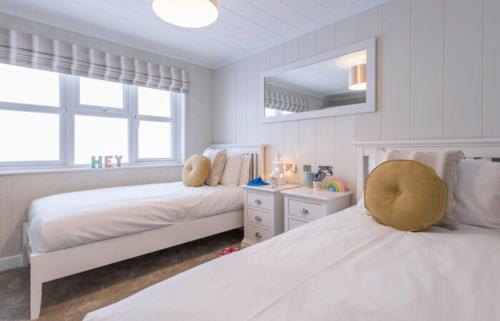 Louth Cabin | Experience Brackenborough Lakes Resort: Pet-Friendly Retreat