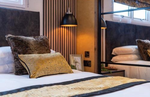 Louth Cabin | Experience Brackenborough Lakes Resort: Pet-Friendly Retreat