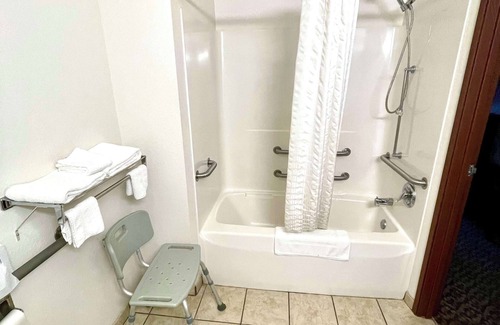 Prince Frederick Hotel | Family-Friendly Prince Frederick with Daily Breakfast Included