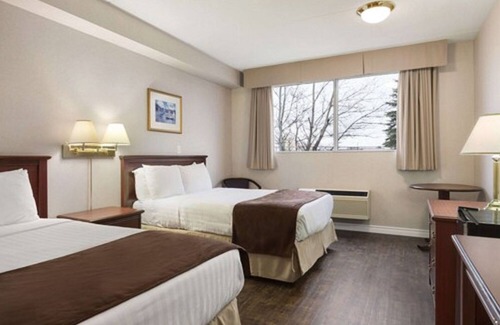 Brockville Hotel | Discover Days Inn by Wyndham Brockville: Family-Friendly Retreat