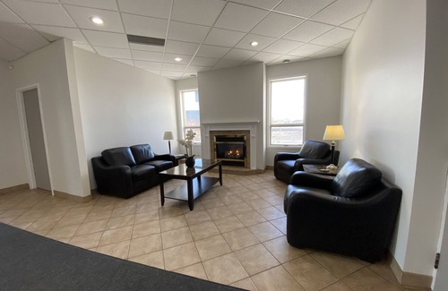 Brockville Hotel | Discover Days Inn by Wyndham Brockville: Family-Friendly Retreat