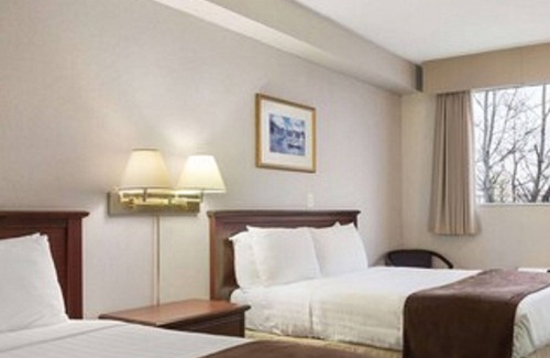 Brockville Hotel | Discover Days Inn by Wyndham Brockville: Family-Friendly Retreat