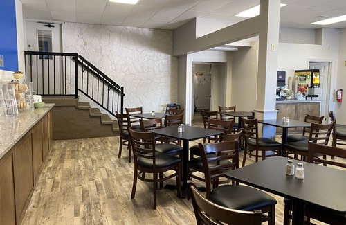 Brockville Hotel | Discover Days Inn by Wyndham Brockville: Family-Friendly Retreat