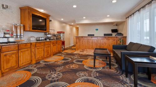 Cameron Hotel | Cozy Stay at SureStay by Best Western Cameron with Ocean View