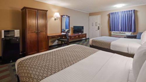 Cameron Hotel | Cozy Stay at SureStay by Best Western Cameron with Ocean View