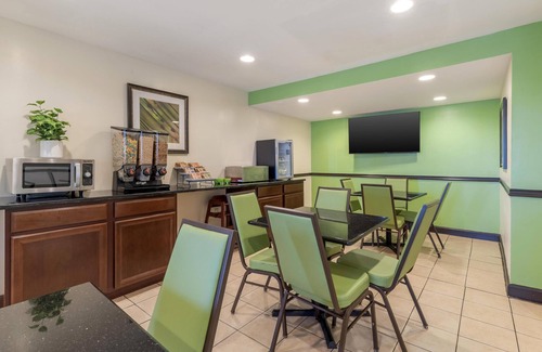 East Brunswick Hotel | Comfortable Stay at SureStay Hotel, East Brunswick