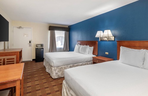 East Brunswick Hotel | Comfortable Stay at SureStay Hotel, East Brunswick