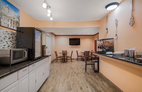 Mount Pleasant Hotel | Comfortable Stay at SureStay Hotel by Best Western