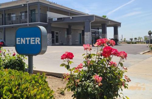 Chowchilla Hotel | Guest-Favorite SureStay Hotel Near Yosemite with Ocean Views