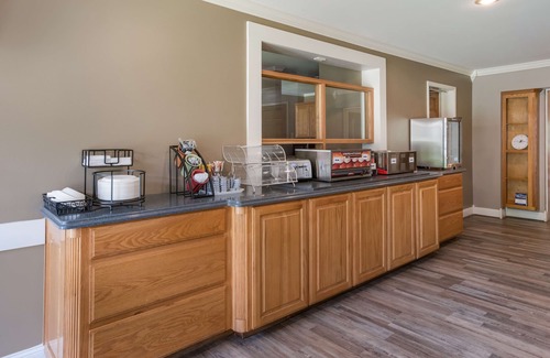 Leesville Hotel | Guest Favorite: SureStay Hotel by Best Western Leesville