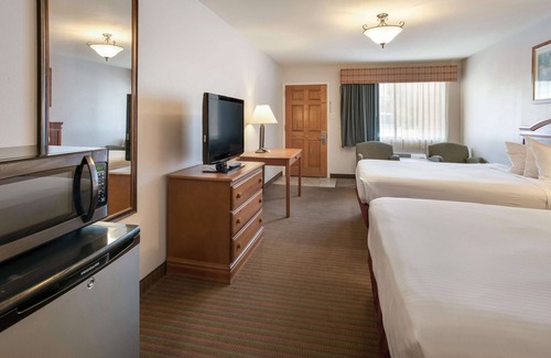 Leesville Hotel | Guest Favorite: SureStay Hotel by Best Western Leesville