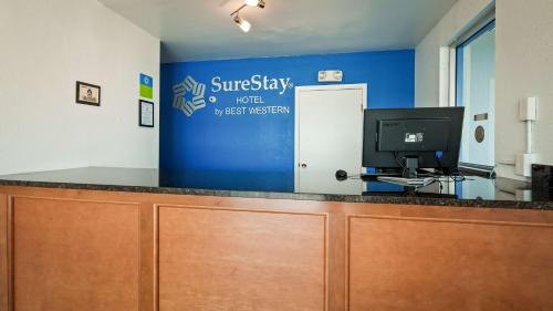 Findlay Hotel | Family-Friendly Stay at SureStay Hotel by Best Western