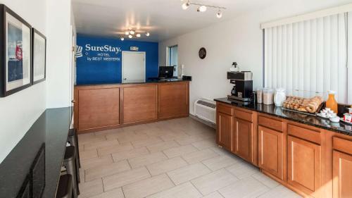 Findlay Hotel | Family-Friendly Stay at SureStay Hotel by Best Western