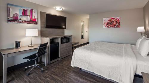 Findlay Hotel | Family-Friendly Stay at SureStay Hotel by Best Western