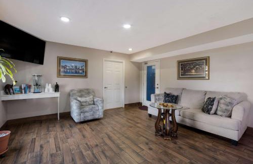 Manning Hotel | Pet-Friendly Stay at SureStay Hotel by Best Western Manning