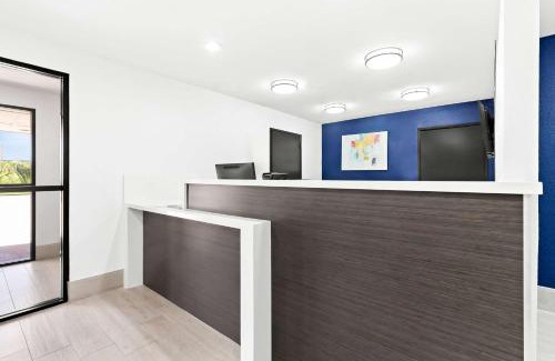 Groves Hotel | Comfortable Stay at SureStay Hotel by Best Western Groves