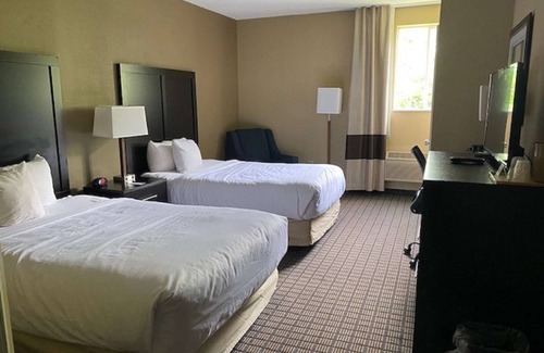 Lickdale Hotel | Relax at SureStay Plus by Best Western in Jonestown